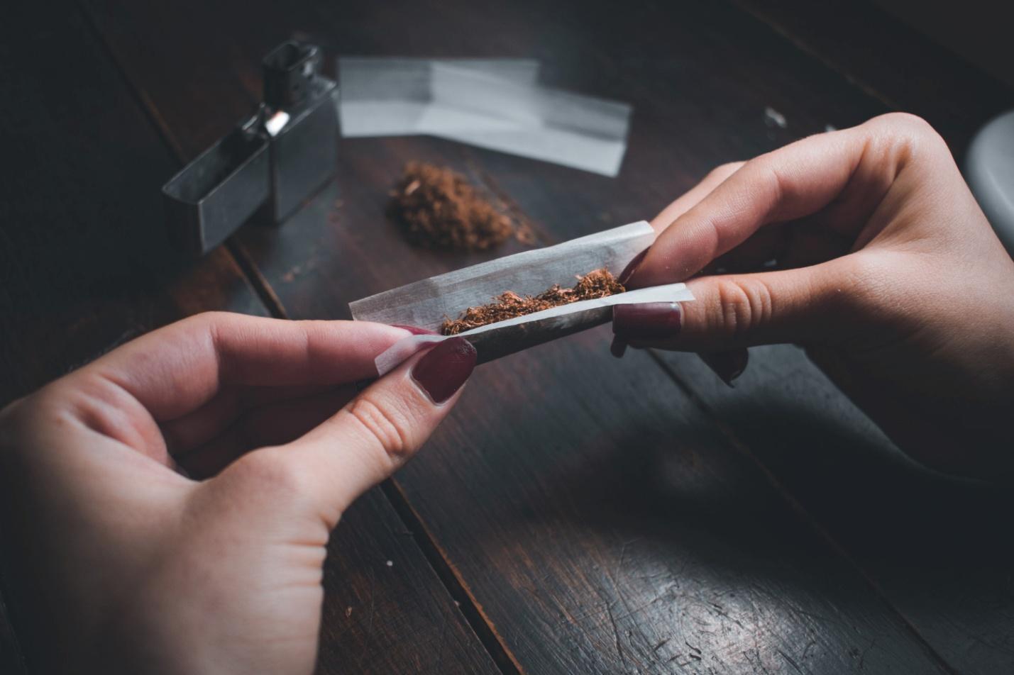 The Art and Benefits of Hand Rolling Tobacco